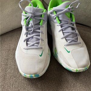 Nike Giannis Freak 4 women’s sneakers